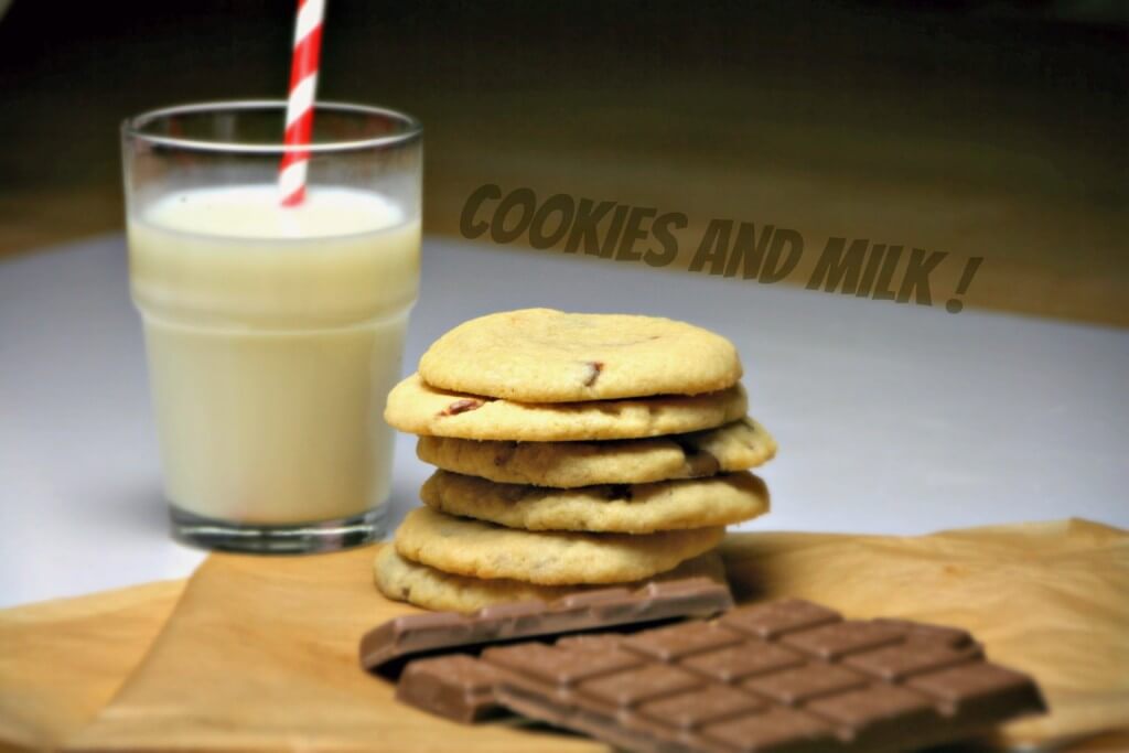 Cookies und Milchglas