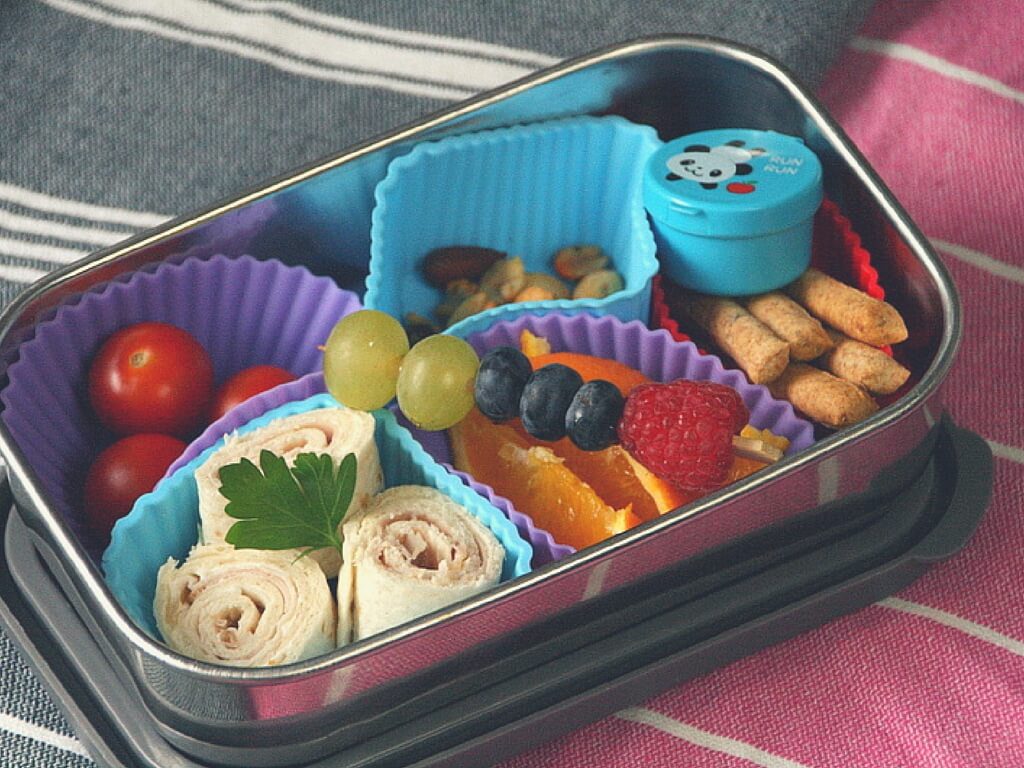Frischkäseröllchen in der Lunchbox, Bento