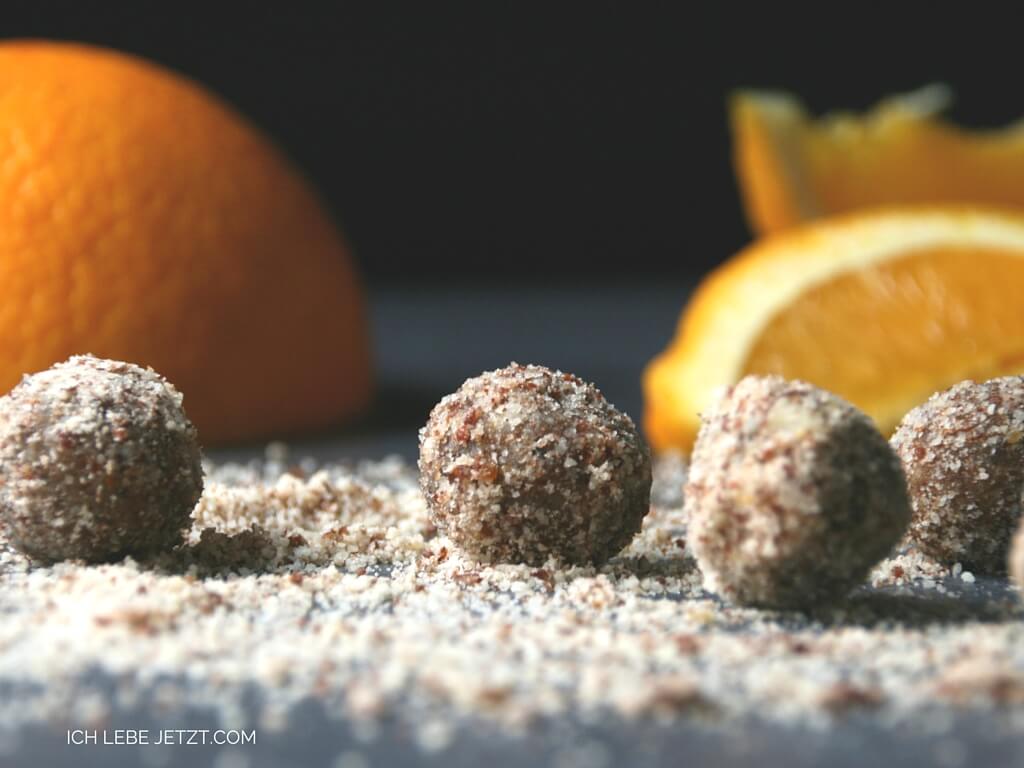 Dattel Orangenkugeln mit Mandeln